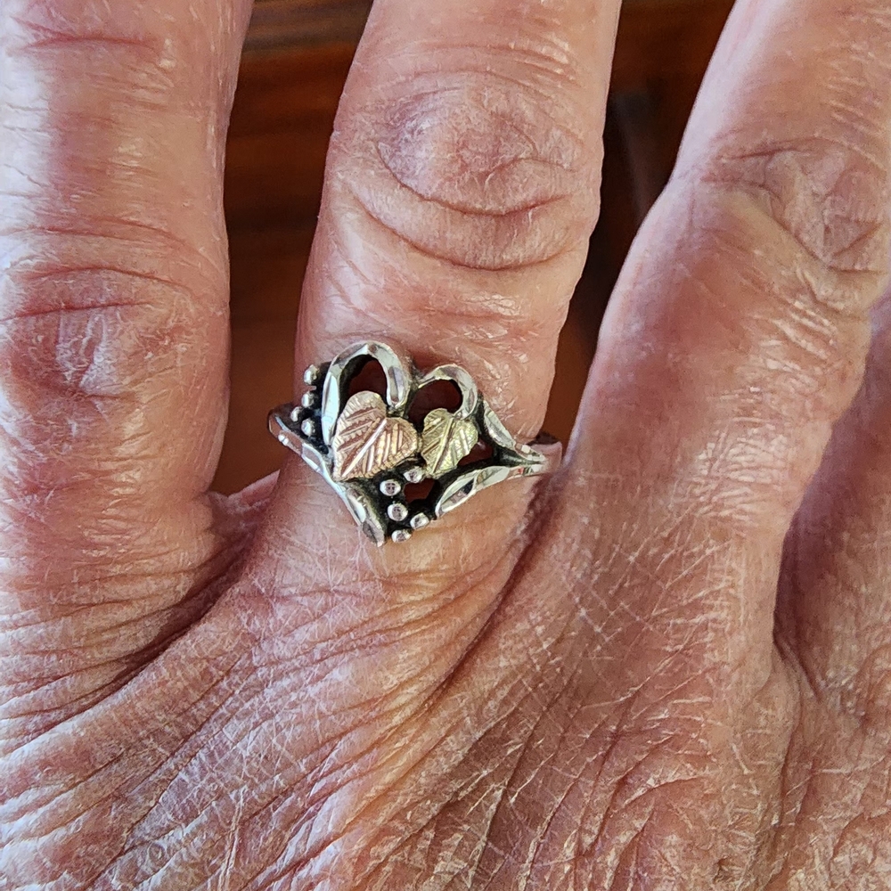 Blackhills Gold Heart Leaf Ring